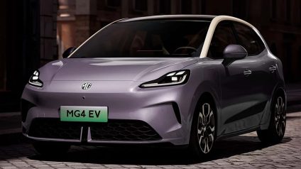 Rinnovabili • MG4 electric car debuts with semi-solid-state battery