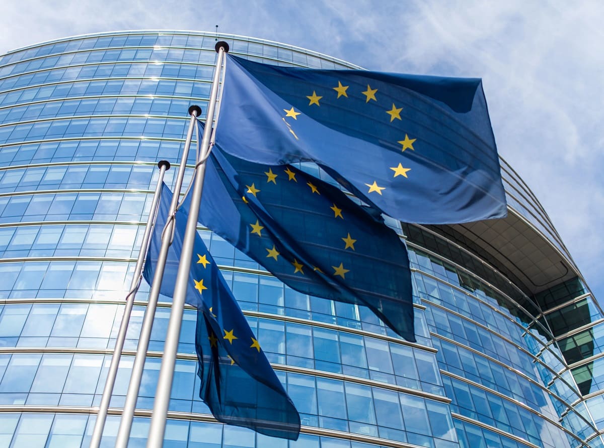 Rinnovabili • Tariffs deal 2025, US-EU set 15% cap and limit energy pact