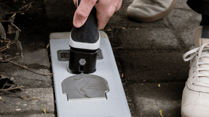 Rinnovabili • Curb charger, the urban EV charging solution from Germany