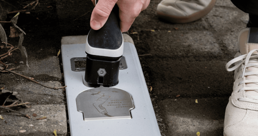 Rinnovabili • Curb charger, the urban EV charging solution from Germany