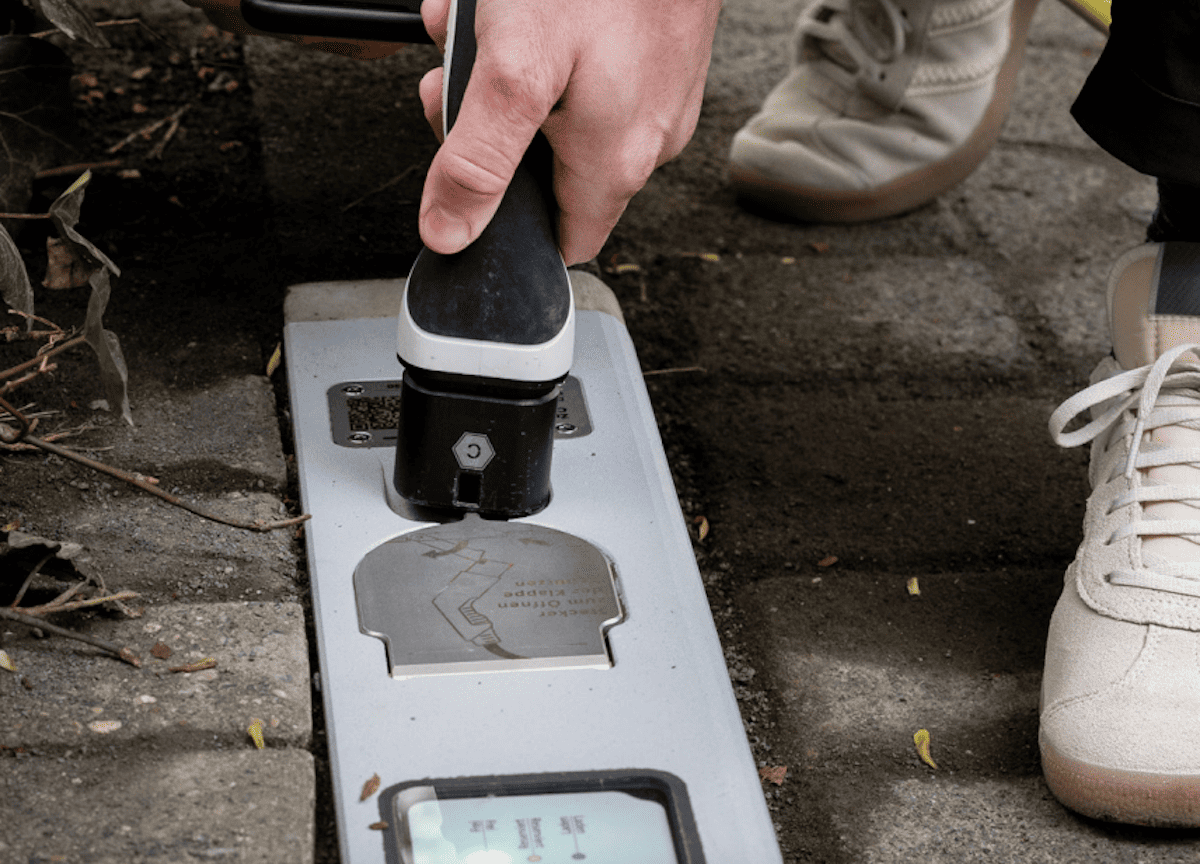 Curb charger, the urban EV charging solution from Germany