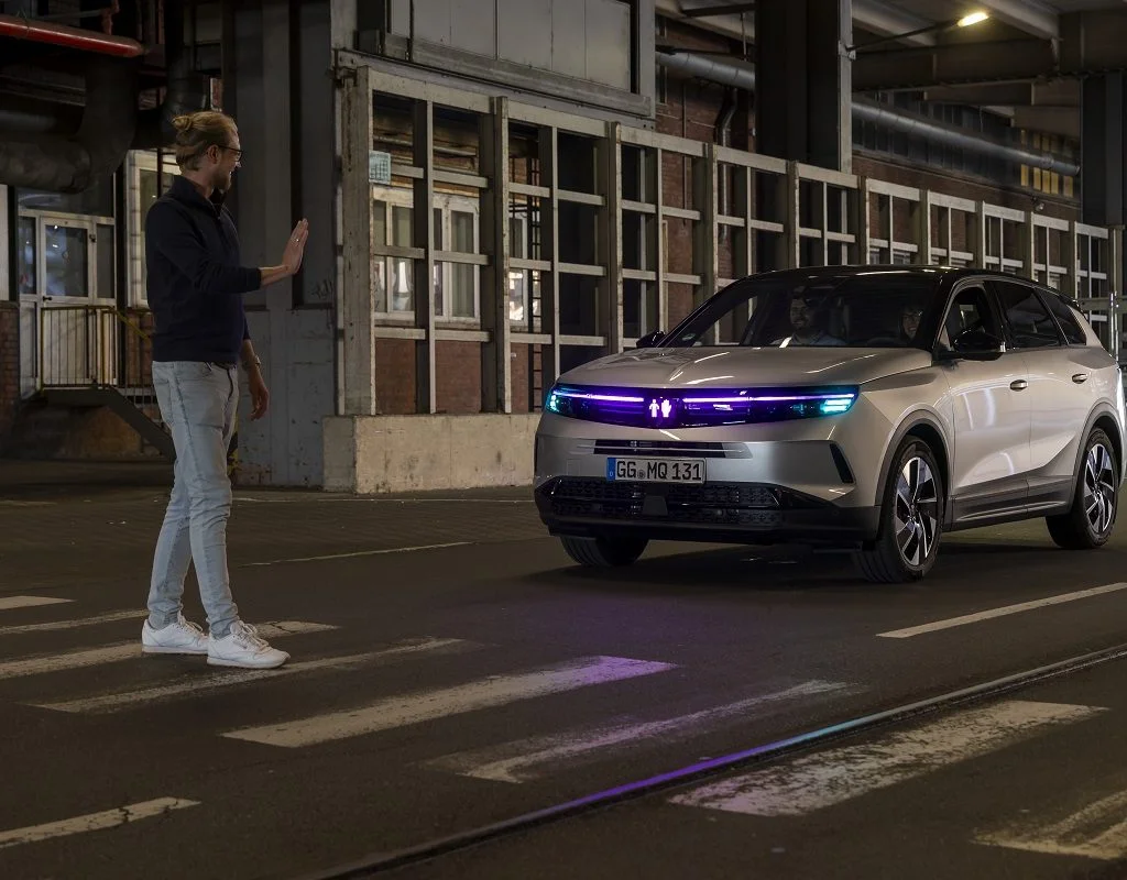 smart lighting for self-driving cars unveiled on Opel Grandland