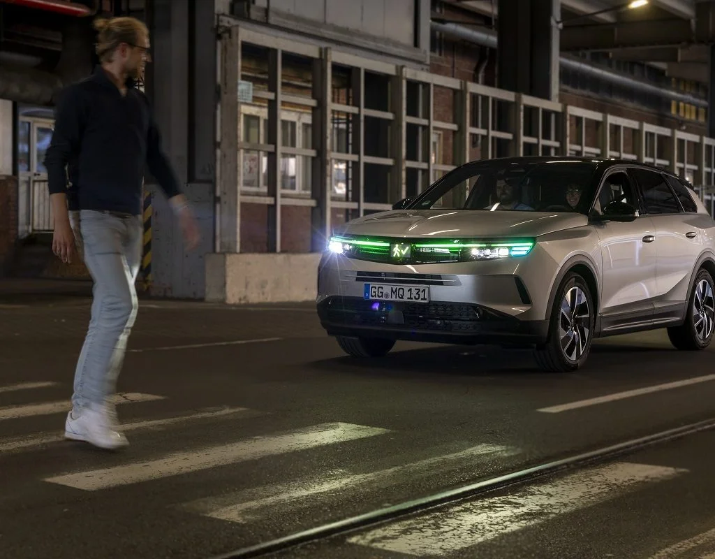 smart lighting for self-driving cars unveiled on Opel Grandland