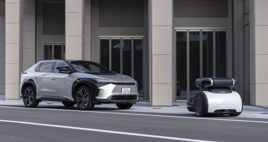 Rinnovabili ⢠Toyota electric car charger: 6 kW home unit adds 300 km overnight