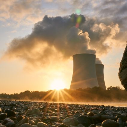 Rinnovabili • World Nuclear Industry Status Report 2025 warns of slowdown
