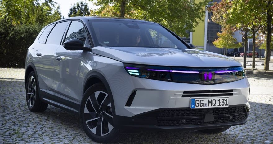 Rinnovabili ⢠Smart lighting for self-driving cars unveiled on Opel Grandland