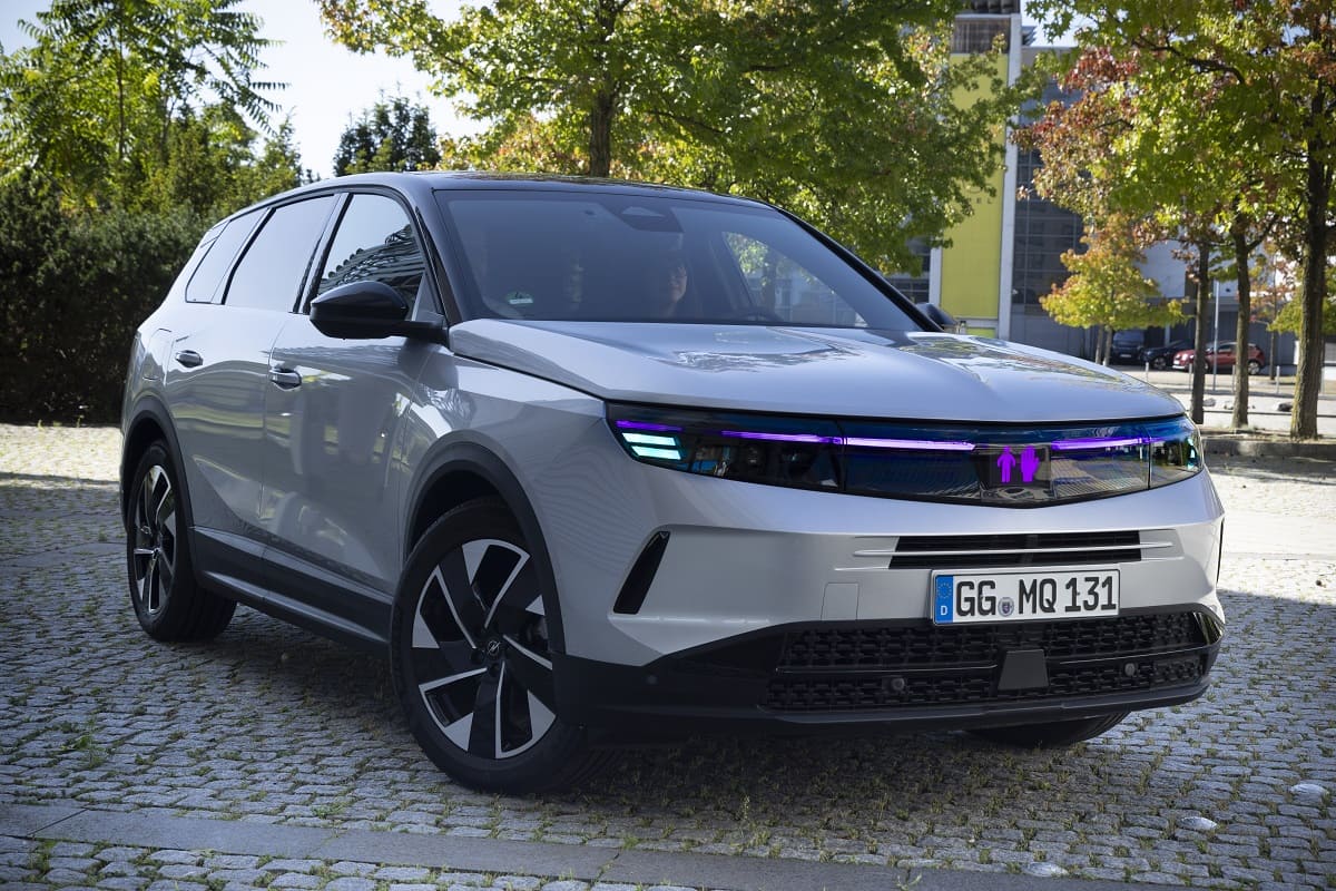 Rinnovabili • Smart lighting for self-driving cars unveiled on Opel Grandland