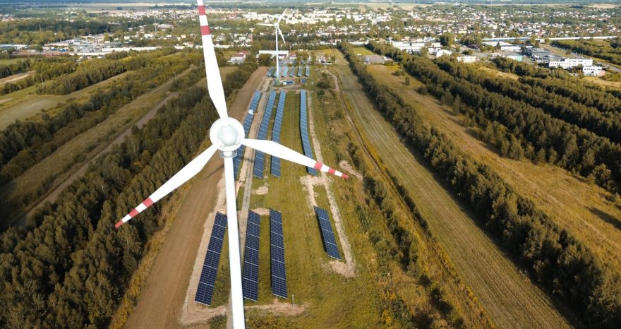 Rinnovabili • Global renewable energy set to double by 2030