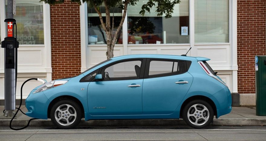 Rinnovabili ⢠Streetlights to charge electric cars
