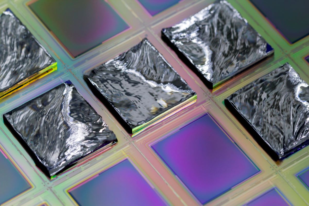 Low-cost solar: the end of cheap photovoltaic and storage