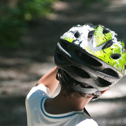 Rinnovabili • Smart bike helmet, new tech that reduces rotational injuries