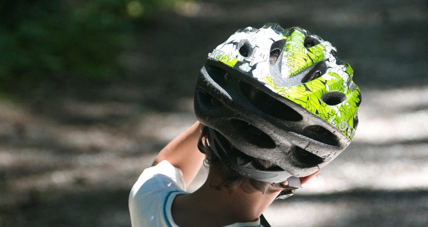 Rinnovabili ⢠Smart bike helmet, new tech that reduces rotational injuries