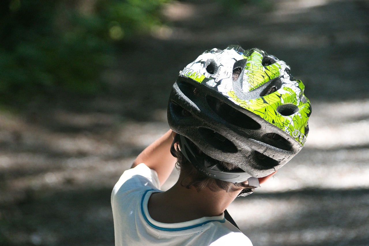 Rinnovabili • Smart bike helmet, new tech that reduces rotational injuries
