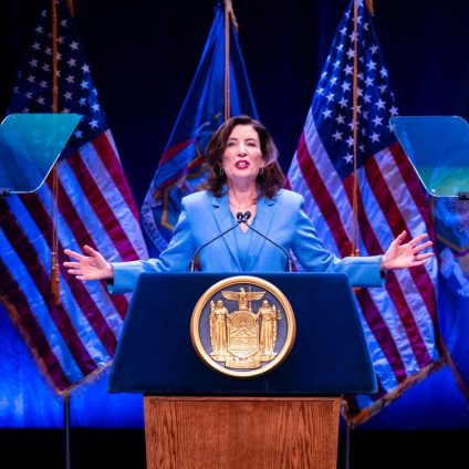 Rinnovabili • New York Governor Introduces Proposal to Curb Data Centers’ Energy Demand
