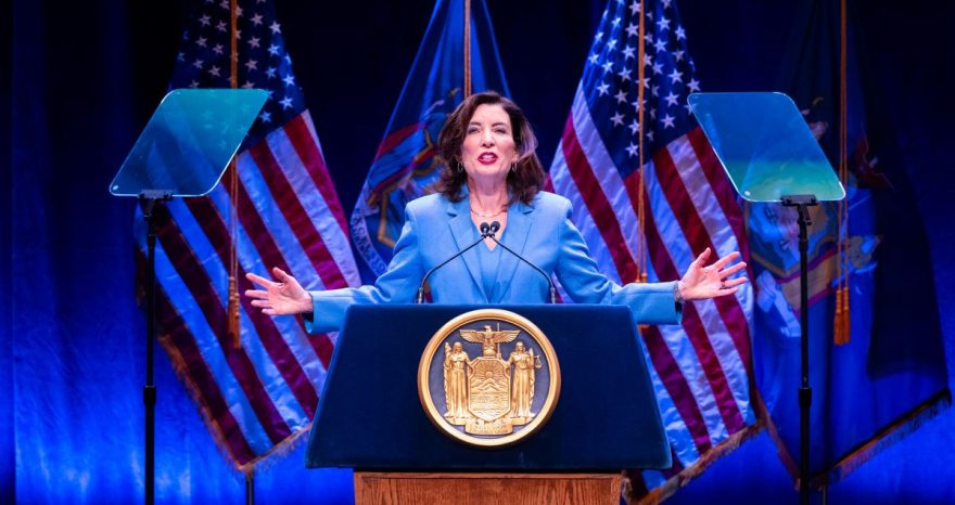 Rinnovabili • New York Governor Introduces Proposal to Curb Data Centers’ Energy Demand