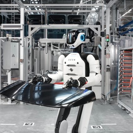 Rinnovabili • BMW humanoid robot enters Leipzig pilot