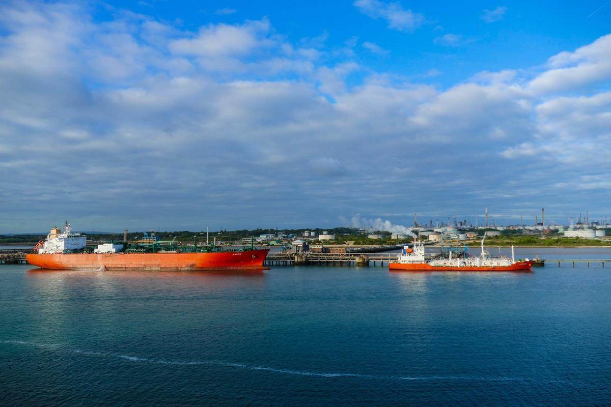 Rinnovabili • Global oil market: Navigating geopolitical crisis & price volatility