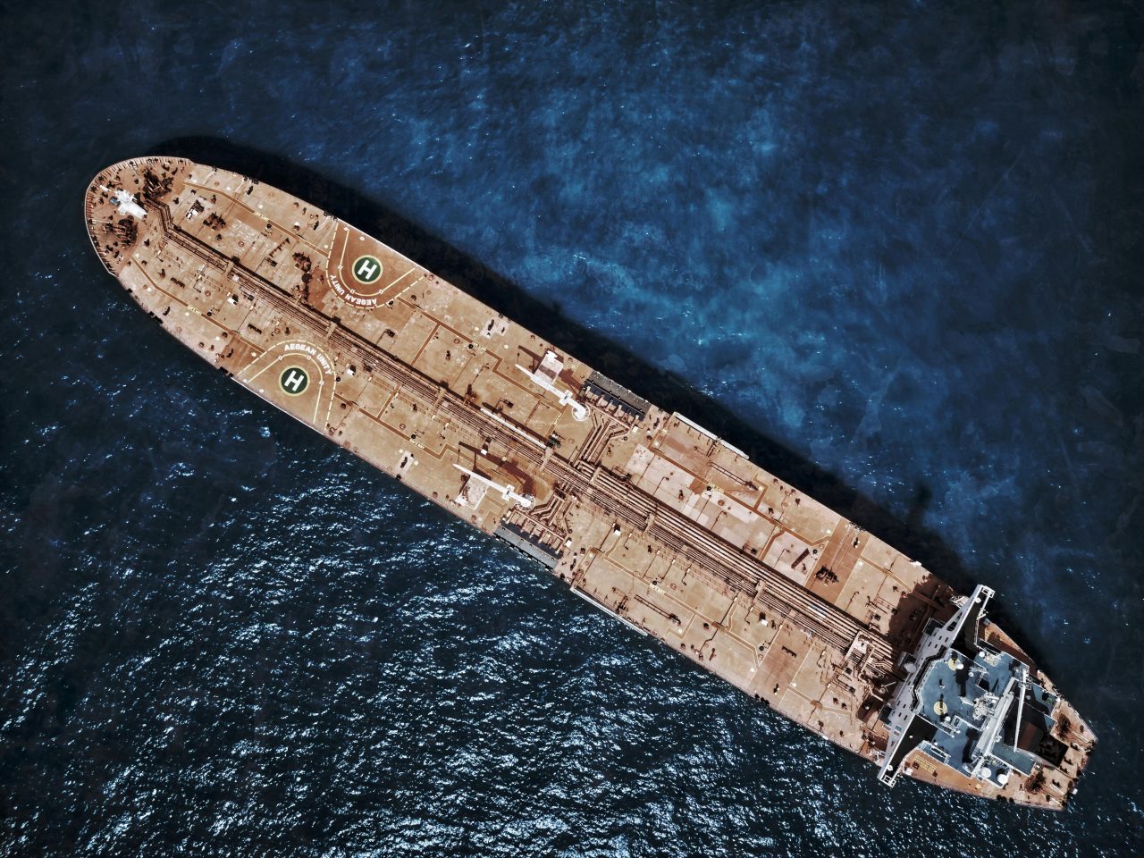 Rinnovabili • Iran Strike, Strait of Hormuz Disruption, U.S. Gas Prices Jump
