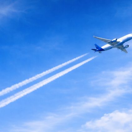 Rinnovabili • Google AI & American Airlines cut aviation contrail pollution