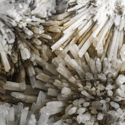 Rinnovabili • Zeolite sponges revolutionize energy-efficient data center cooling