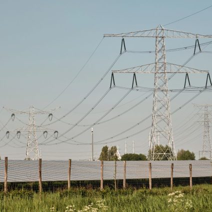 Rinnovabili • Global energy demand 2025 growth and electricity shift