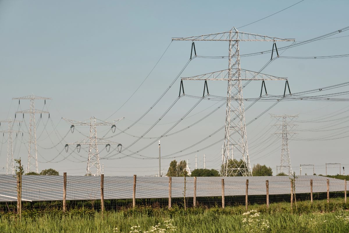 Rinnovabili • Global energy demand 2025 growth and electricity shift