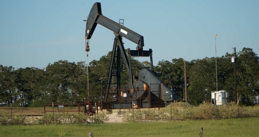 Rinnovabili • US gasoline prices surge on low inventories