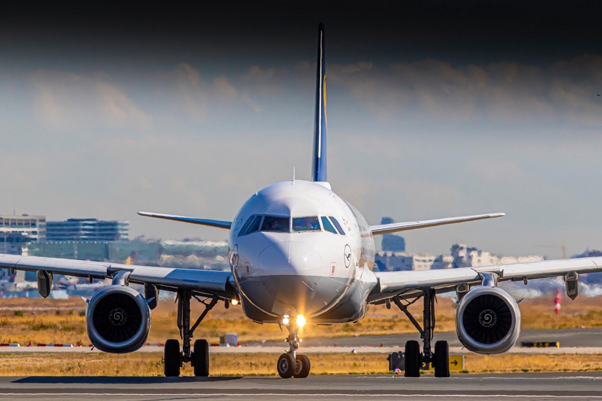 Rinnovabili ⢠Why airline tickets do not always rise with oil prices