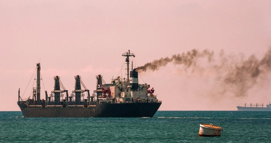 Rinnovabili • Trump Strait of Hormuz: US proposes 20% tariff on shipping cargo