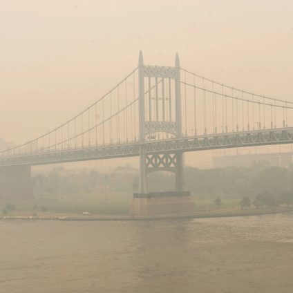 Rinnovabili • Canada wildfire smoke chokes US cities as Trump blamCanada wildfire smoke chokes US cities as Trump blames Ottawaes Ottawa