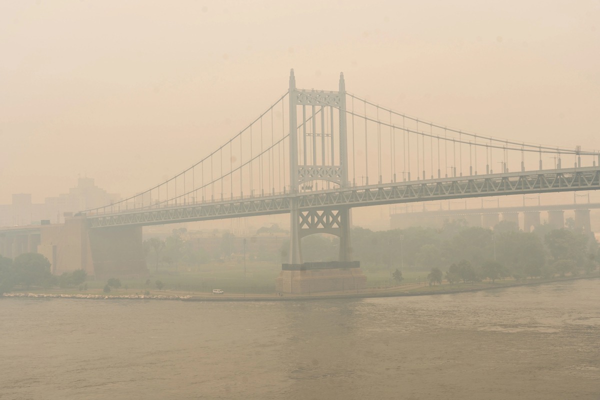 Canada wildfire smoke chokes US cities as Trump blamCanada wildfire smoke chokes US cities as Trump blames Ottawaes Ottawa