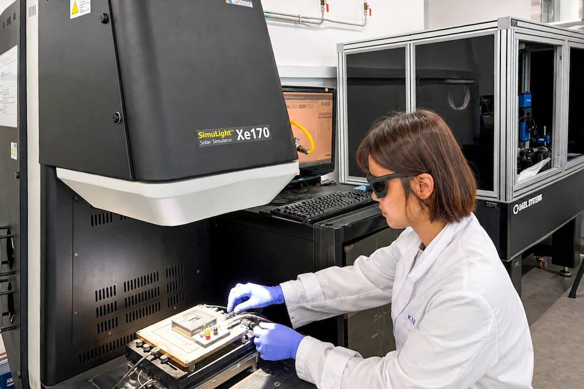 Perovskite solar cells withstand 1,000 hours of heat